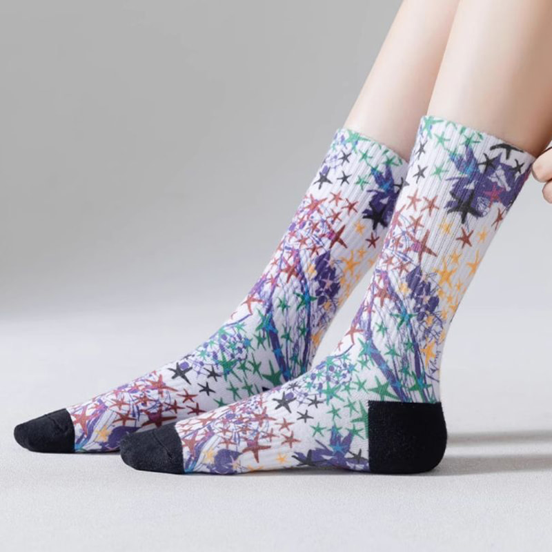 Tecnologia di stampa 3D per calzini primaverili ed estivi, calze lunghe maschili, intestie da donna, sport di strada europei e americani, calze di cotone delle coppie, calzini alla moda di graffiti Tecnologia di stampa 3D per calzini primaverili ed estivi, calze lunghe maschili, intestie da donna, sport di strada europei e americani, calze di cotone delle coppie, calzini alla moda di graffiti